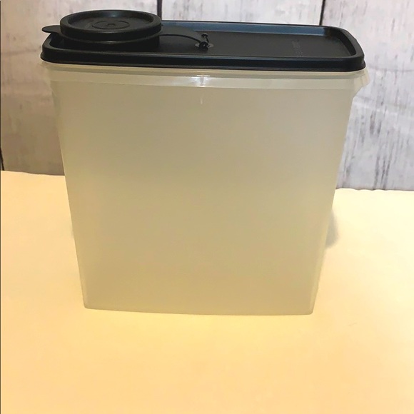 Tupperware Cereal Container - Picture 4 of 4